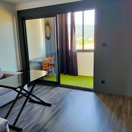 Appartement En Duplex Au 3Ieme Etage Sans Ascenseur อิแยร์ ภายนอก รูปภาพ