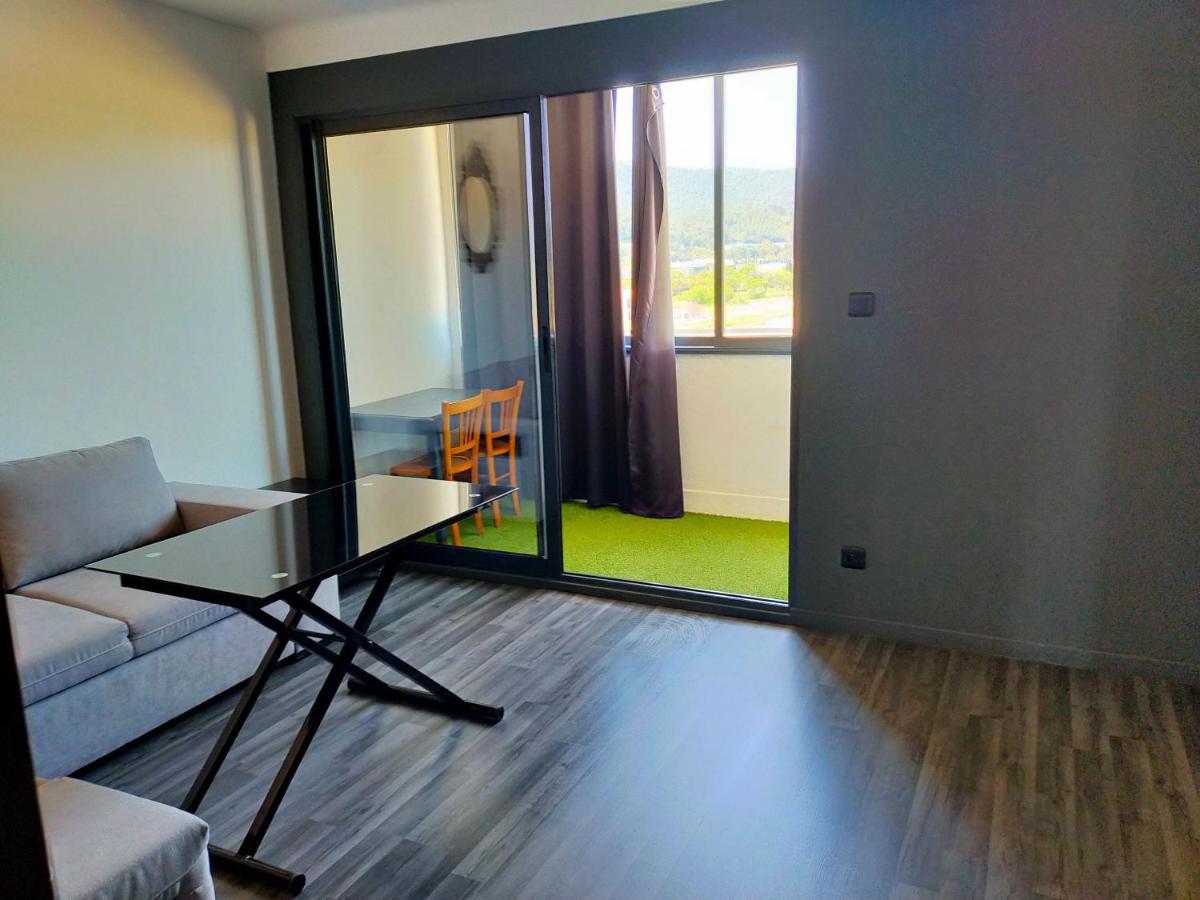 Appartement En Duplex Au 3Ieme Etage Sans Ascenseur อิแยร์ ภายนอก รูปภาพ