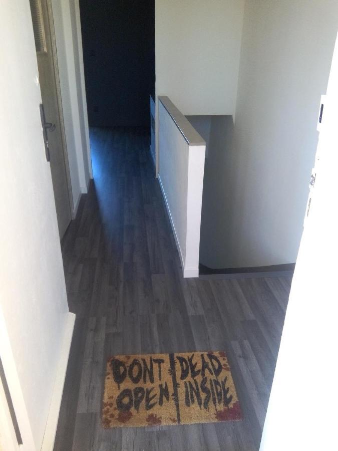 Appartement En Duplex Au 3Ieme Etage Sans Ascenseur อิแยร์ ภายนอก รูปภาพ